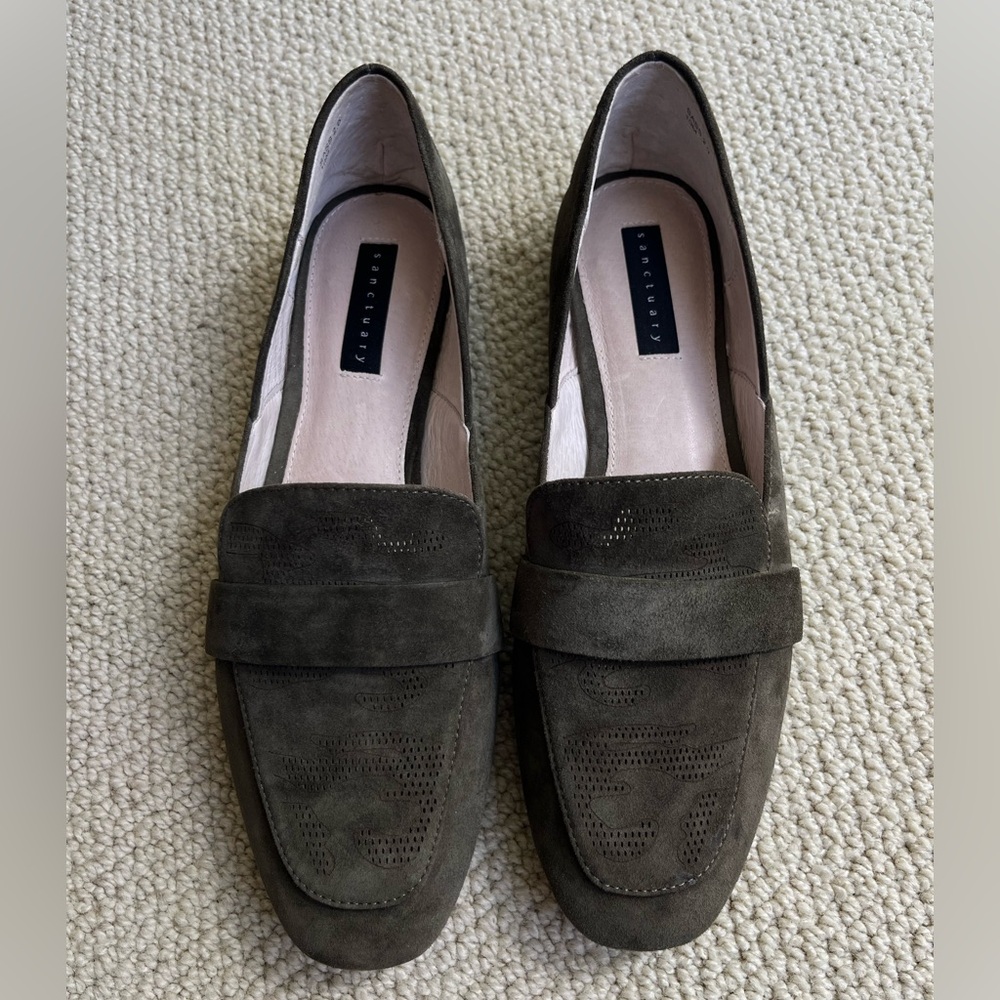 SANCTUARY suede loafer size 10 in deep moss